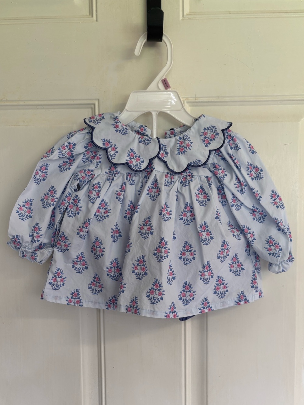 3M Stitchy Fish smocked Blue Bud Bouquet floral long sleeve bloomer Set.  In EUC